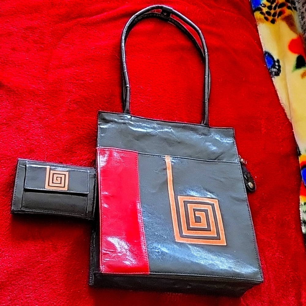 EUROPEAN UNION Gorgeous Leather Shoulder straps Handbag with Wallet NWOT